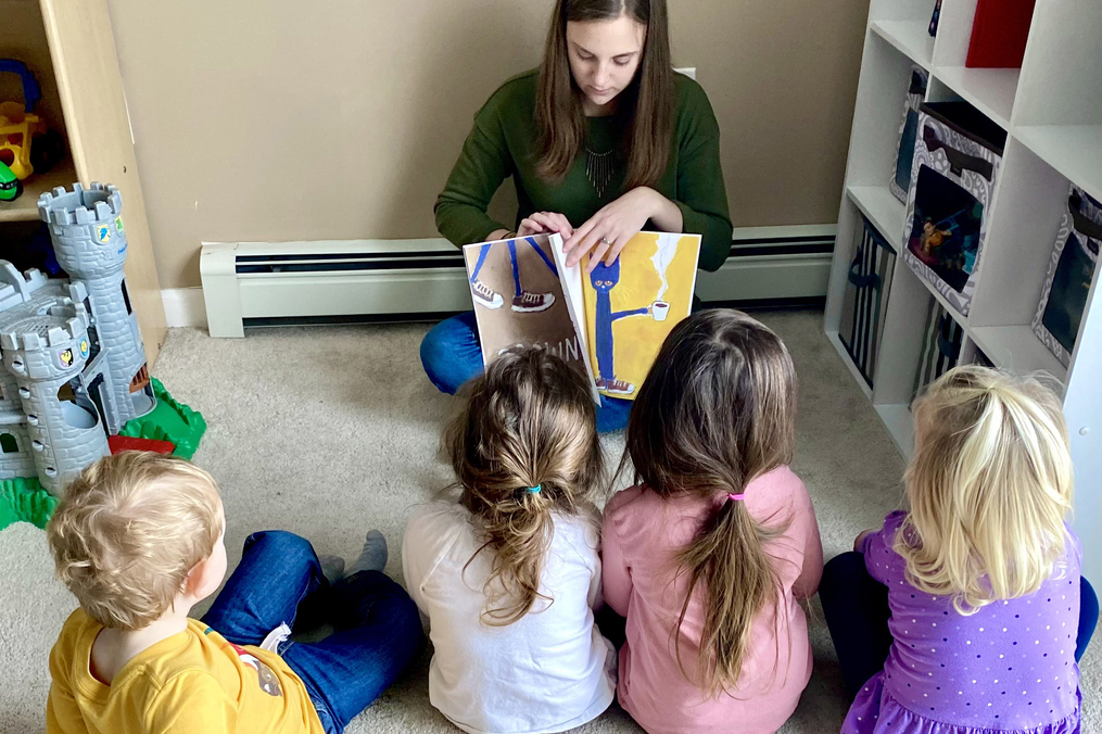 Mary Hennesy reading to children 